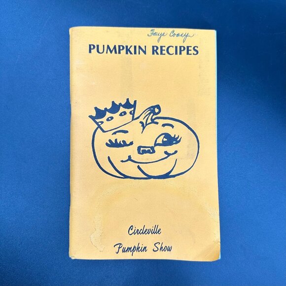 Vintage Cookbook 1970s Circleville Ohio Pumpkin Recipes Book Autumn Kitsch Paper - Picture 2 of 10